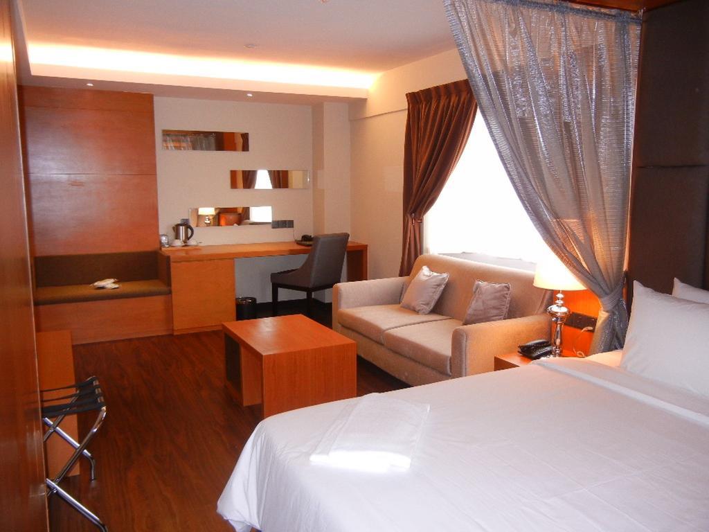 C'Haya Hotel Kota Kinabalu Room photo